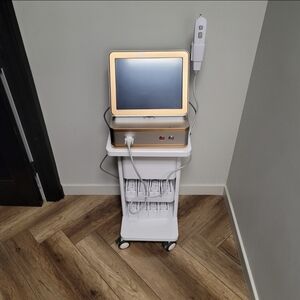 Professional HIFU SkinTightening and sculpting machine - 4D - MACHINE ONLY.